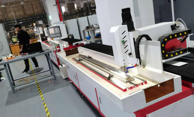 多米自動鉆孔機：多維度性能突破，賦能高效精準加工